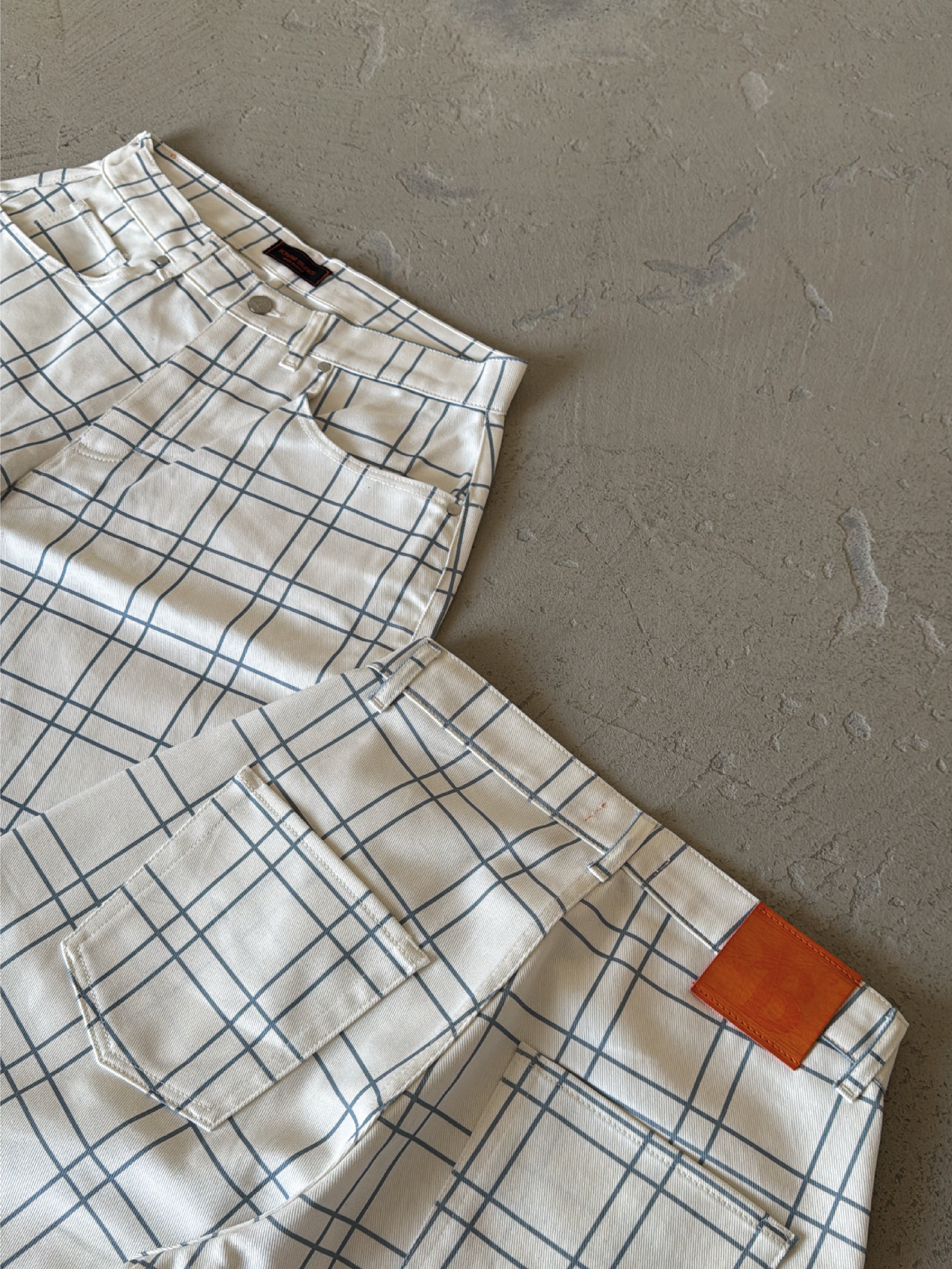 Short Gridline White
