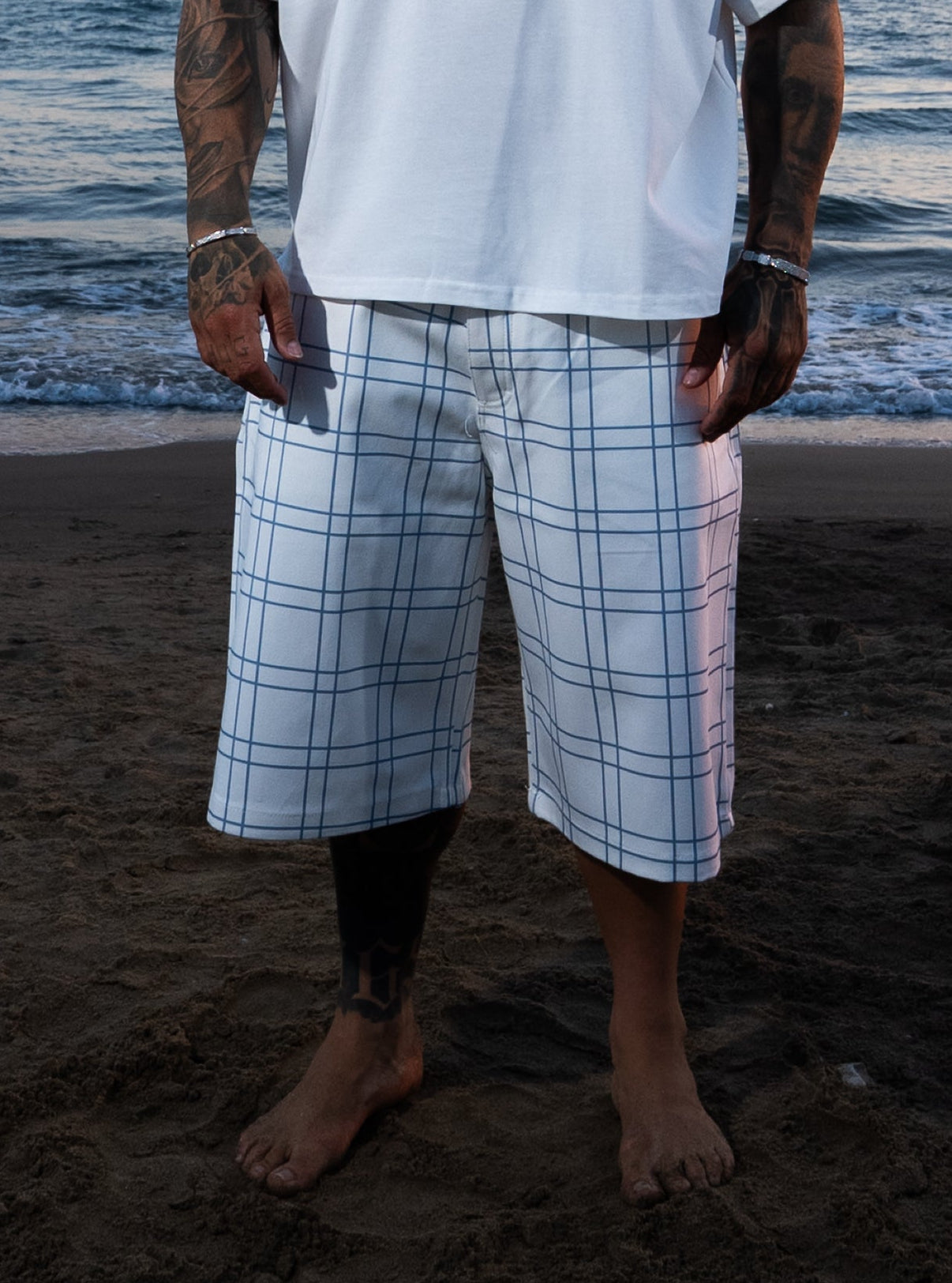 Short Gridline White